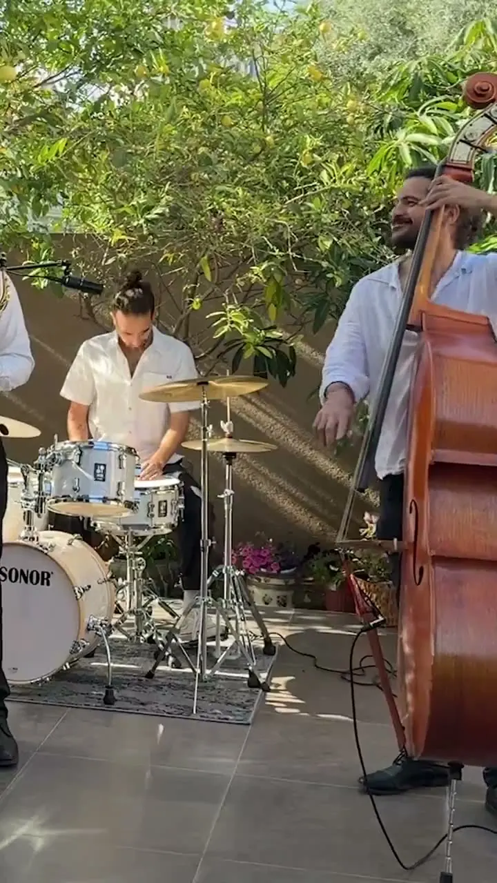 MossBand בהופעה: Stand By Me